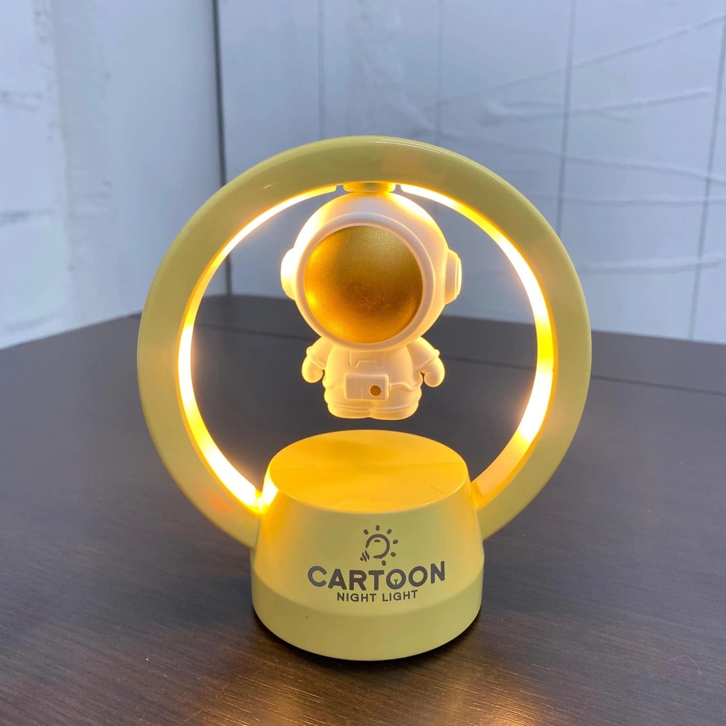 Lampara Led De Mesa Astronauta Flotante - CosmoGlow™